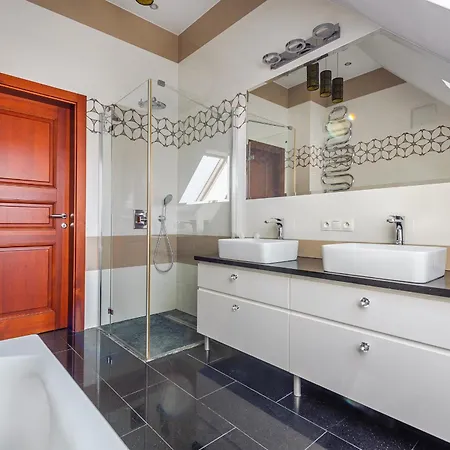 Walk - Premium Duplex With Terrace + 2 Parking *